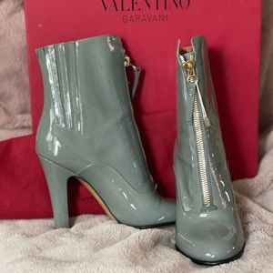 Valentino Garavani Rebelle Boots - Grey Patent Leather New Never Worn